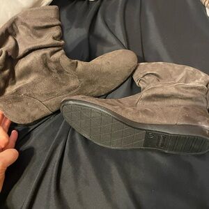 suede brown boots size 9 new